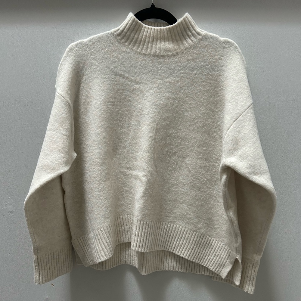 Uniqlo Soufflé Yarn Mock Neck Sweater